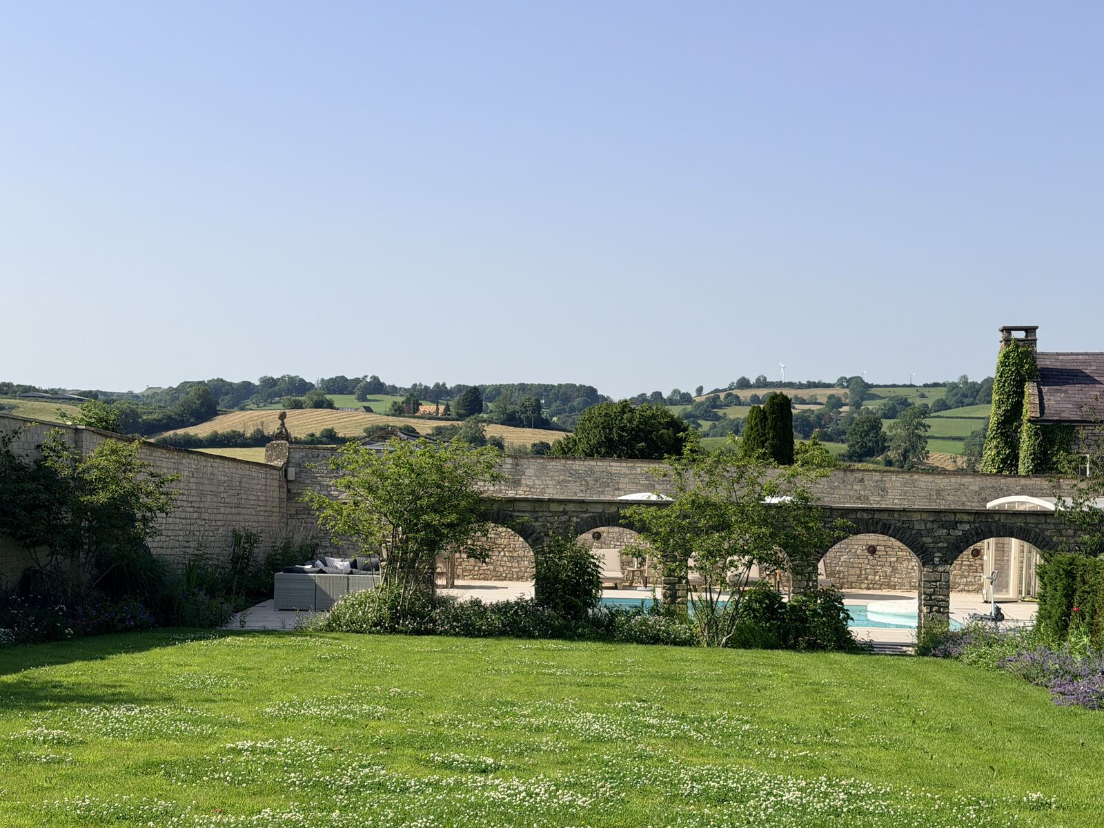 Hanham House — stone arches and countryside views