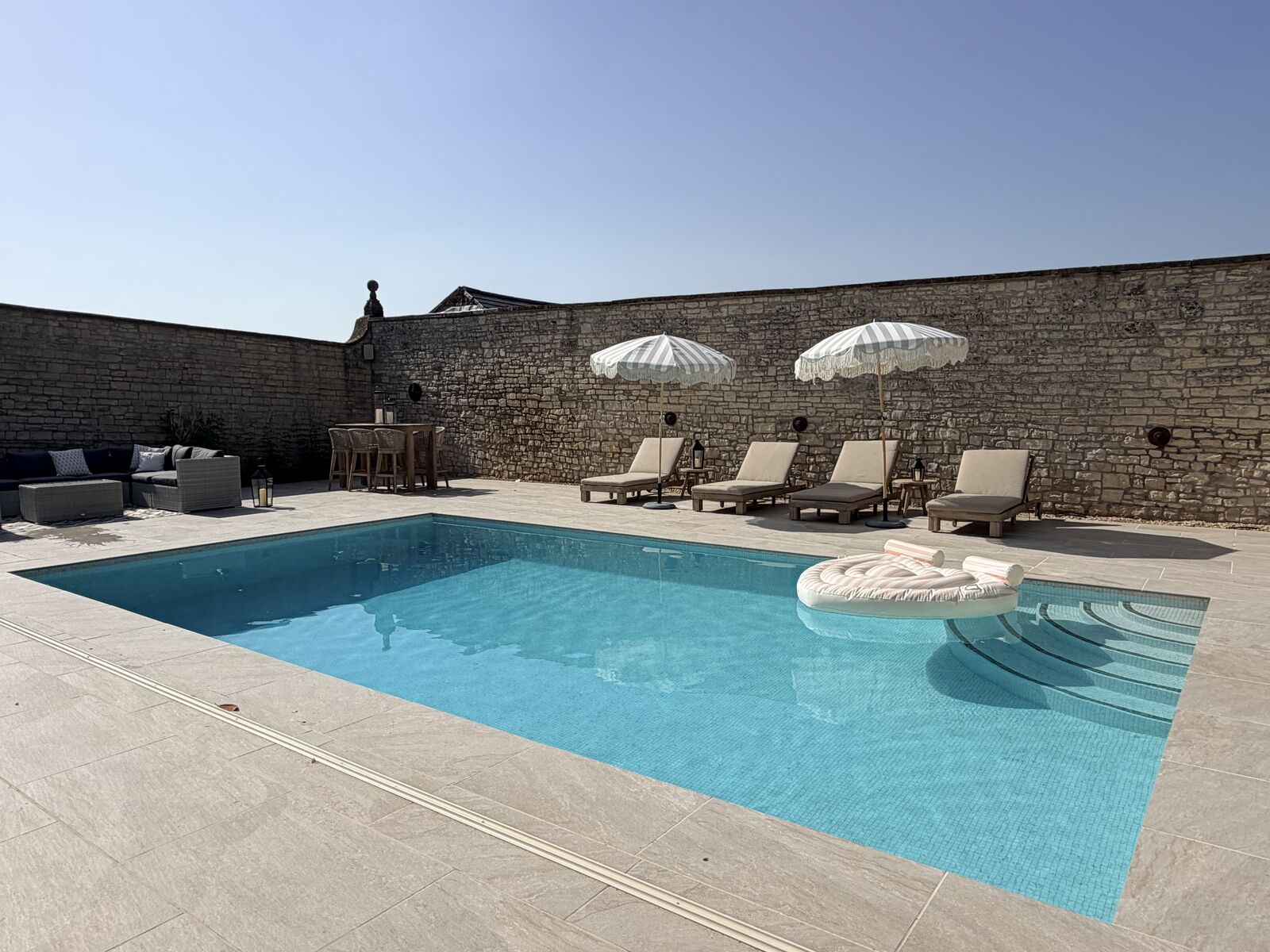 Hanham House — outdoor pool